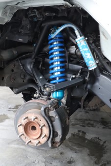 Chevy Silverado 2500 Front shocks