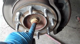 Chevy Silverado 3500 wheel hub